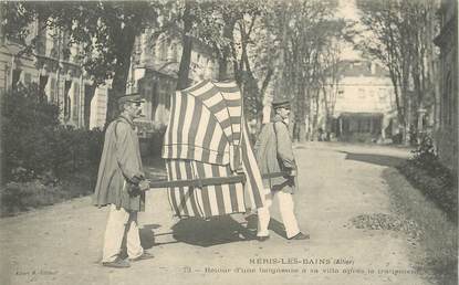 / CPA FRANCE 03 "Néris les Bains, retour d'une baigneuse à sa villa" 