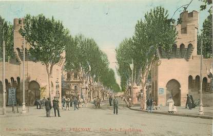 CPA FRANCE 84 "Avignon, rue de la République 