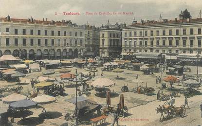 / CPA FRANCE 31 "Toulouse, Place du Capitole, fin du marché"