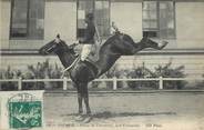 49 Maine Et Loire / CPA FRANCE 49 "Saumur, école de cavalerie, une croupade" / CHEVAL