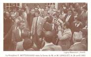 59 Nord / CPSM FRANCE 59 "Ligny Haucourt, le président François Mitterrand visite la ferme de M. et M. Lenglet"