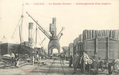 / CPA FRANCE 62 "Calais, le bassin Carnot, déchargement d'un vapeur"