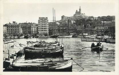 / CPSM FRANCE 13 "Marseille, un coin du vieux port et Notre Dame de la Garde"