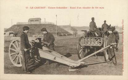 / CPA FRANCE 71 "Le Creusot, usines Schneider, essai d'un obusier de 150 m/m"