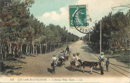 / CPA FRANCE 85 "Sables d'Olonne, l'avenue Félix Faure"