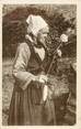 29 Finistere / CPA FRANCE 29 "Type breton, Paysanne de Comfort" / FOLKLORE