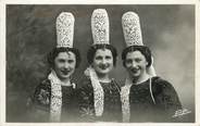 29 Finistere / CPA FRANCE 29 "Joli Trio de Bigoudennes"