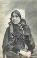 29 Finistere / CPA FRANCE 29 "Jeune fille d'Ouessant" / FOLKLORE