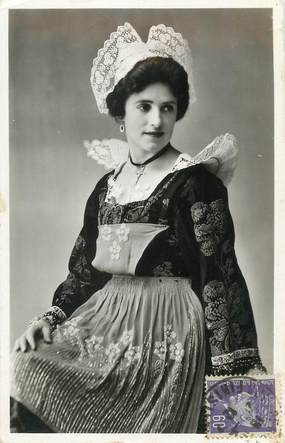 / CPA FRANCE 29 "Madame E. Cueff de Pont Aven"