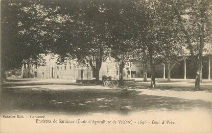 / CPA FRANCE 13 "Environs de Gardanne, cour et Préau"