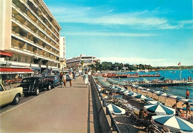 / CPSM FRANCE 06 "Juan les Pins, la promenade du soleil" / TRACTION