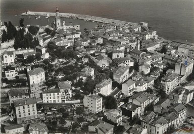 / CPSM FRANCE 06 "Menton, la vieille ville étagée dominant la jetée et le port"