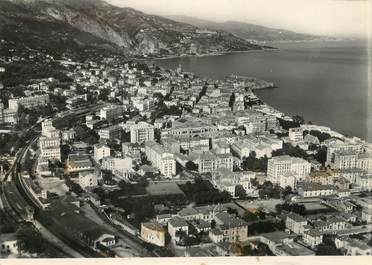 / CPSM FRANCE 06 "Menton, vue générale et au loin, la Riviera Italienne"