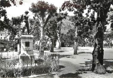 / CPSM FRANCE 06 "Puget Theniers, place Adolph Conil, statue de Maillol"