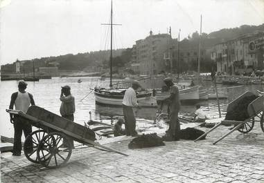 / CPSM FRANCE 13 "Cassis sur Mer, un coin du port "