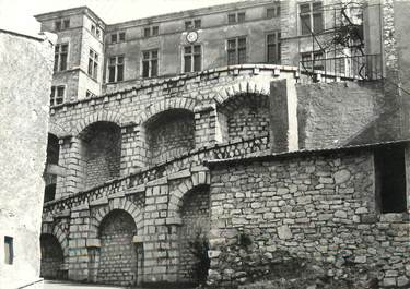 / CPSM FRANCE 13 "Eguilles, les remparts, la mairie"