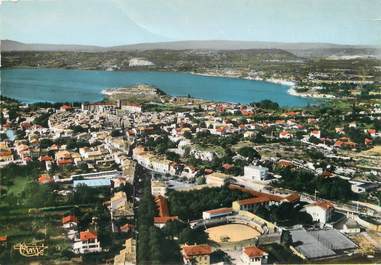 / CPSM FRANCE 13 "Istres, vue panoramique" / STADE