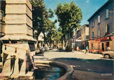 / CPSM FRANCE 13 "Trets, place de la République, la fontaine"