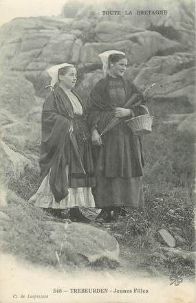 / CPA FRANCE 22 "Trébeurden, jeunes filles" / PRECURSEUR, avant 1900