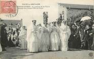 22 Cote D'armor / CPA FRANCE 22 "Perros Guirec, le pardon de le Clarté, groupe de jeunes filles en blanc" / PRECURSEUR, avant 1900