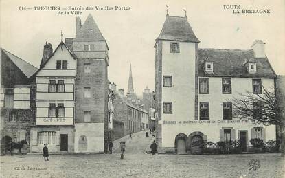 / CPA FRANCE 22 "Tréguier, entrée des vieilles portes de la ville" / PRECURSEUR, avant 1900 