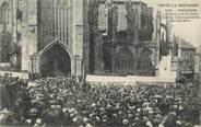 22 Cote D'armor / CPA FRANCE 22 "Tréguier, la foule sur la place le jour de l'inauguration du calvaire" / PRECURSEUR, avant 1900 