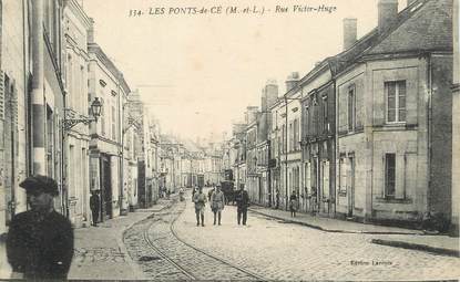 / CPA FRANCE 49 "Les ponts de Cé, rue Victor Hugo" / PRECURSEUR, avant 1900 