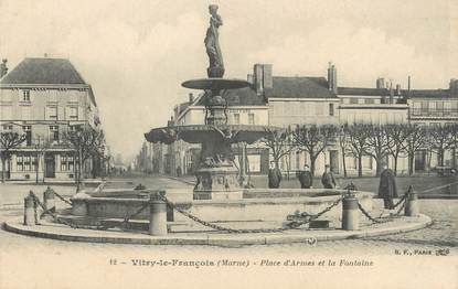 / CPA FRANCE 51 "Vitry Le François, place d'Armes et la Fontaine" / PRECURSEUR, avant 1900 