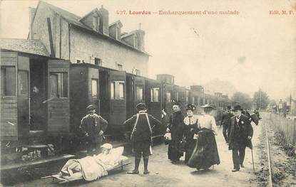 / CPA FRANCE 65 "Lourdes, embarquement d'une malade" / PRECURSEUR, avant 1900