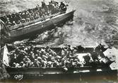 14 Calvado / CPSM FRANCE 14 "Arromanches, débarquement en Normandie, arrivée des peniches" / MILITAIRES