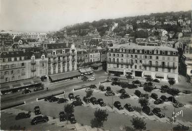 / CPSM FRANCE 14 "Deauville, place Maréchal Foch"