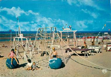 / CPSM FRANCE 14 "Franceville, la plage et les jeux "