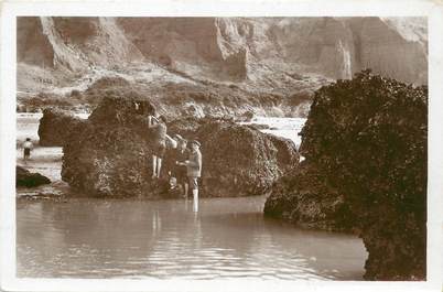 / CPSM FRANCE 14 "Houlgate, les roches, la pêche aux moules"