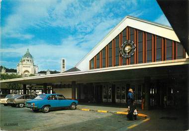 / CPSM FRANCE 14 "Lisieux, la gare SNCF et la basilique"