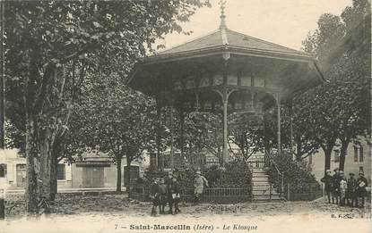 / CPA FRANCE 38 "Saint Marcellin, le kiosque"