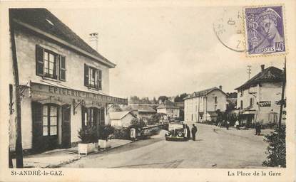 / CPA FRANCE 38 "Saint André Le Gaz, la place de la gare"