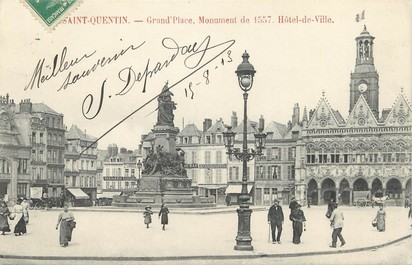 / CPA FRANCE 02 "Saint Quentin, Grand'Place, monument de 1557, hôtel de ville"