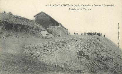 / CPA FRANCE 84 "Le Mont Ventoux, course d'automobiles, arrivée sur la terrasse"