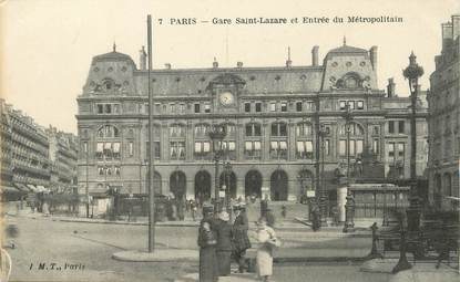 / CPA FRANCE 75008 "Paris, gare Saint Lazare et entrée du Métropolitain"