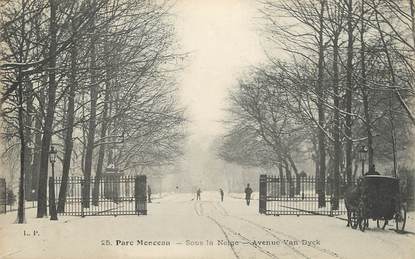 / CPA FRANCE 75008 "Paris, Parc Monceau, sous la neige, av Van Dyck"