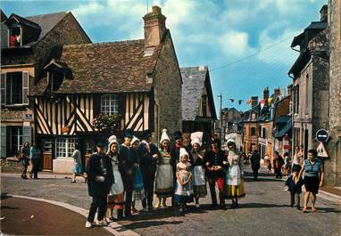 / CPSM FRANCE 14 "Villerville, les normands de la fête Saint Roch dans la rue Prinicpale"