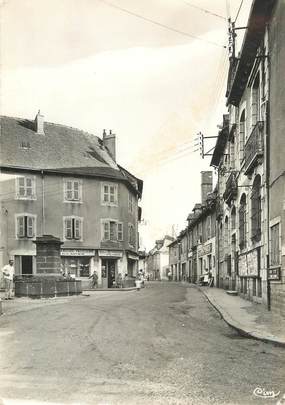 / CPSM FRANCE 15 "Montsalvy, la place de la mairie"