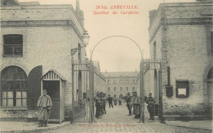 / CPA FRANCE 80 "Abbeville, quartier de cavalerie"