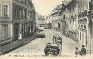 80 Somme / CPA FRANCE 80 "Abbeville, rue de l'hôtel de ville et la maison de l'amiral Courbet"