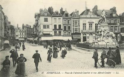 / CPA FRANCE 80 "Abbeville, place de l'Amiral Courbet et rue Alfred Cendré"
