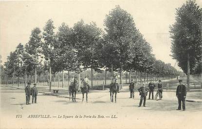 / CPA FRANCE 80 "Abbeville, le square de la porte du bois"