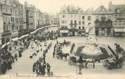 / CPA FRANCE 80 "Abbeville, la procession de Saint Vulfran"