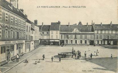 / CPA FRANCE 77 "La Ferté Gaucher, place de l'hôtel de ville"