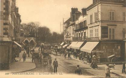 / CPA FRANCE 77 " Fontainebleau, la grande rue"