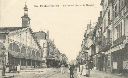 / CPA FRANCE 77 "Fontainebleau, la grande rue et le marché"